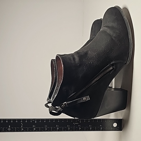 Torrid Booties Ankle Boots Side Zip Heel Black Faux Leather Round Toe Comfy 10 W - Picture 14 of 16